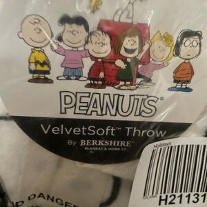 Berkshire Peanuts VelvetSoft Throw Blanket - Halloween/Thanksgiving/Christmas